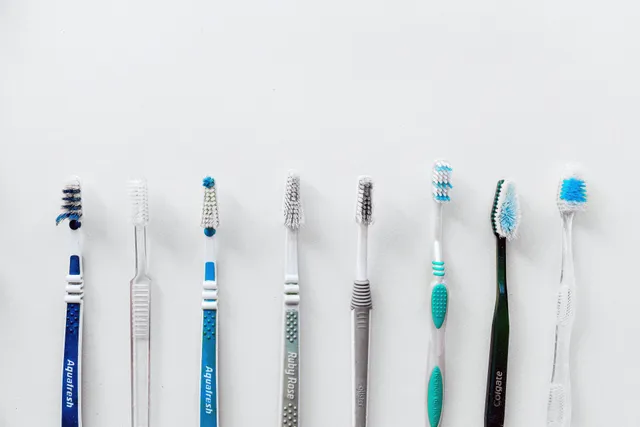 The Evolution of Manual Toothbrushes: From Basics to Innovations